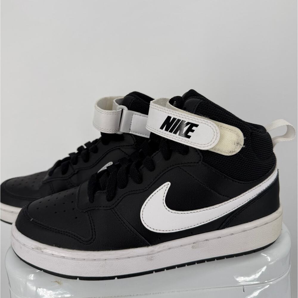 Nike Youth Court Borough Mid 2 GS Sneakers Black and White Size 6Y Womens 7.5/8